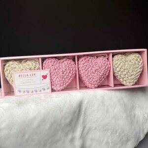 Bella Lux Valentine’s Day Festive white and Pink Heart 6’ Garland
